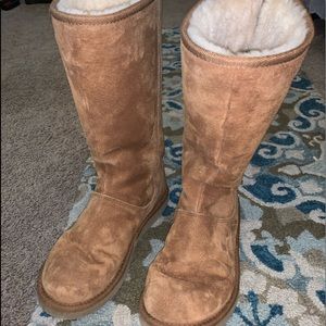 Ugg Boots!! Barely worn!!